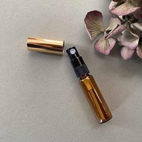 ＜10個以上45%OFF＞５ml  遮光瓶アトマイザー　ゴールドアルミキャップ／黒スプレーポンプ　日本製 【小ロット　金冠　香水　フレグランス　アロマ　調香　ワークショップ】