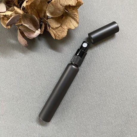 【クリックポスト対応】　８ml  ALLマットブラックアトマイザー　黒スプレーポンプ　日本製 【ノベルティー　メンズ　香水　フレグランス　アロマ　ギフト】