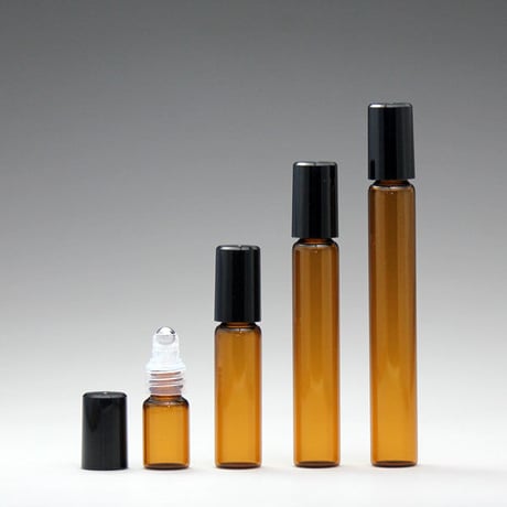 【クリックポスト対応】　８ml 遮光瓶 ロールオンボトル　プラスチックキャップ　日本製【遮光　メンズ　香水　フレグランス　アロマ　安眠　肩こり　爪のケア】