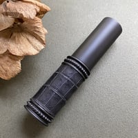【クリックポスト対応】　ワニ革巻き　メタルアトマイザー　ブラックカイマン 　MB45　日本製【再入荷　人気　メンズ　香水　フレグランス　アロマ　お返し　ギフト】