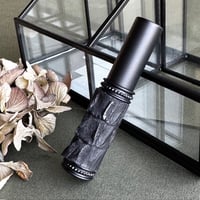 【クリックポスト対応】　ワニ革巻き　５MLメタルアトマイザー　ブラックカイマン 　MBK5ML 17　日本製【人気　メンズ　香水　フレグランス　アロマ　お返し　ギフト　再入荷】