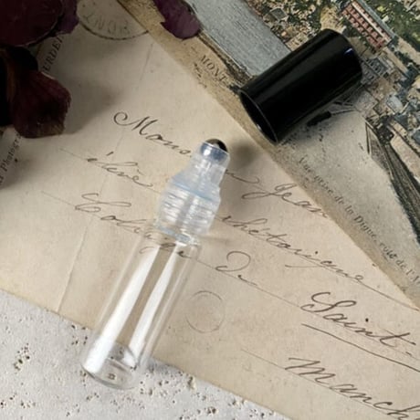 【クリックポスト対応】４ml ロールオンボトル　日本製（ブラックキャップ 33131）【メンズ　香水　フレグランス　アロマ　手先のお手入れ　ネイルオイル】