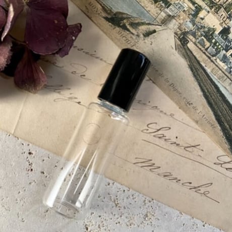 【クリックポスト対応】１０ml ロールタイプ　日本製（ブラックキャップ ロールオン  43145）【メンズ　香水　フレグランス　アロマ　爪のケア　ネイル】