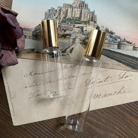 【クリックポスト対応】１５ml  ロールオンボトル　ゴールドキャップ　日本製（金冠キャップ）【香水　フレグランス　アロマ　肩こり　リフレッシュ　調香】