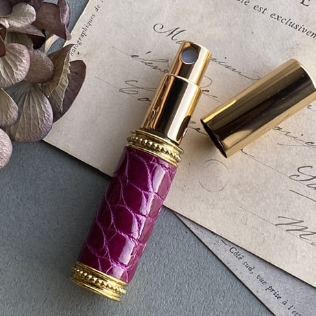 【クリックポスト対応】　クロコダイル革巻き　5ML メタルアトマイザー　ピカゴールド　PGD-CHEPK03　日本製【ピンク　香水　フレグランス　人気　アロマ　お返し　ギフト】