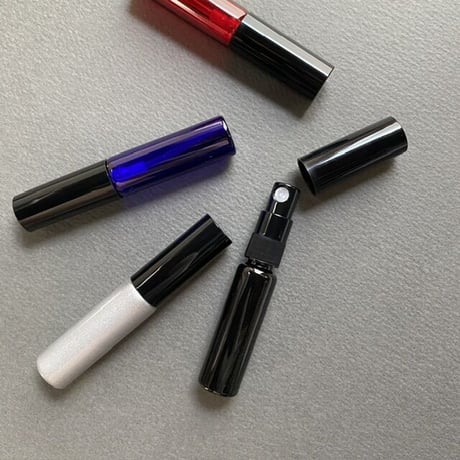 【クリックポスト対応】　５ml カラーアトマイザー　ブラック　黒プラスチックキャップ／黒スプレーポンプ　日本製 【香水　フレグランス　アロマ　ギフト】