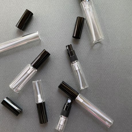 【クリックポスト対応】　８ml ・１０mlロング クリアーアトマイザー　黒プラスチックキャップ／黒スプレーポンプ　日本製 【メンズ　香水　フレグランス　アロマ　調香　漏れない】