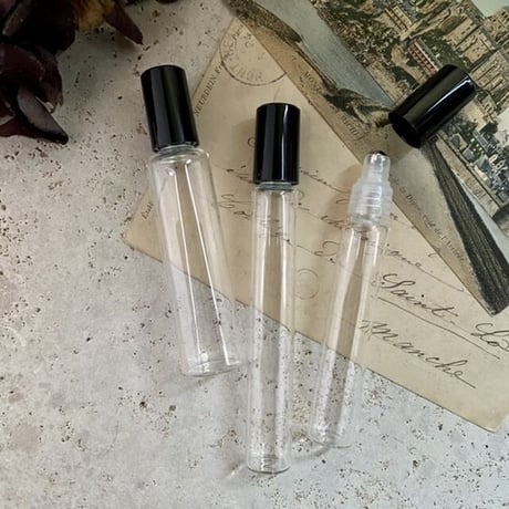 【クリックポスト対応】　８ml ロールオンボトル　日本製（ブラックキャップ 43214）【メンズ　香水　フレグランス　アロマ　ネイルオイル　爪のお手入れ】
