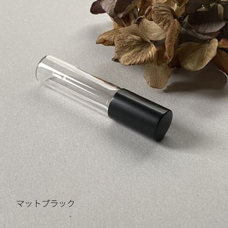【クリックポスト対応】　５ml ロールオンボトル　マット/ピカブラックキャップ　日本製　【調香　香水　フレグランス　アロマブレンド　ヒーリング　メンズ】