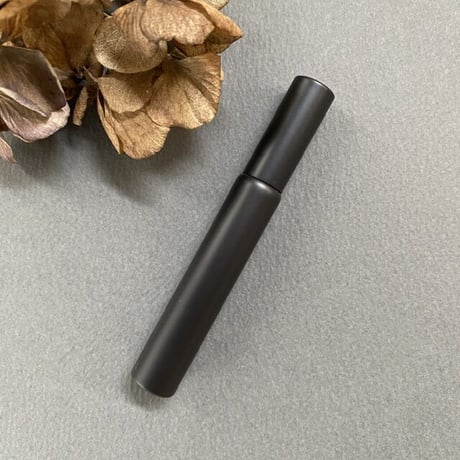 【クリックポスト対応】　８ml  ALLマットブラックアトマイザー　黒スプレーポンプ　日本製 【ノベルティー　メンズ　香水　フレグランス　アロマ　ギフト】