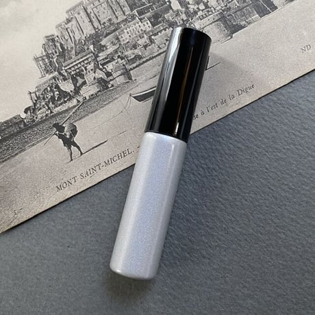 【クリックポスト対応】　５ml カラーアトマイザー　シルバーメタリック　黒プラスチックキャップ／黒スプレーポンプ　日本製 【香水　フレグランス　アロマ　ギフト】