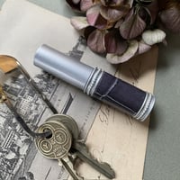 【クリックポスト対応】　クロコダイル革巻き　4ML メタルアトマイザー　マットシルバー　MSV-GY01　日本製【メンズ　香水　フレグランス　人気　アロマ　ギフト　ワニ革】