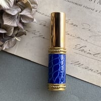 【クリックポスト対応】　クロコダイル革巻き　4ML メタルアトマイザー　ピカゴールド　RBL02　日本製【ロイヤルブルー　香水　フレグランス　お返し　アロマ　ギフト　ワニ革】