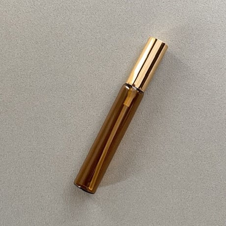 ＜10個以上45%OFF＞８ml 遮光瓶アトマイザー　ゴールドアルミキャップ／黒スプレーポンプ　日本製 【小ロット　香水　フレグランス　アロマ　調香　レッスン　ワークショップ】