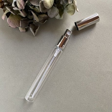 【クリックポスト対応】　８ml シルバーメタルスプレー アトマイザー　日本製 【香水　フレグランス　アロマ　消毒　除菌　ワークショップ】