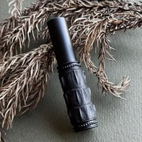 【クリックポスト対応】　ワニ革巻き　５MLメタルアトマイザー　ブラックカイマン 　MBK5ML 15　日本製【人気　メンズ　香水　フレグランス　アロマ　お返し　ギフト　再入荷】