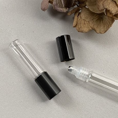 【クリックポスト対応】　５ml ロールオンボトル　マット/ピカブラックキャップ　日本製　【調香　香水　フレグランス　アロマブレンド　ヒーリング　メンズ】
