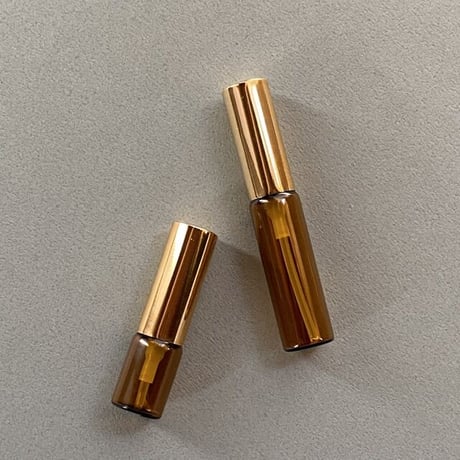 ＜10個以上45%OFF＞2.５ml 遮光瓶アトマイザー　ゴールドアルミキャップ／黒スプレーポンプ　日本製 【小ロット　金冠　香水　フレグランス　アロマ　調香　ワークショップ】