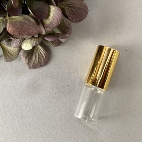 ＜10個より/35％OFF＞２.５ml ロールオンボトル　ゴールドキャップ　日本製（金冠キャップ）【小ロット　業務用　調香　香水　フレグランス　アロマ　ワークショップ】