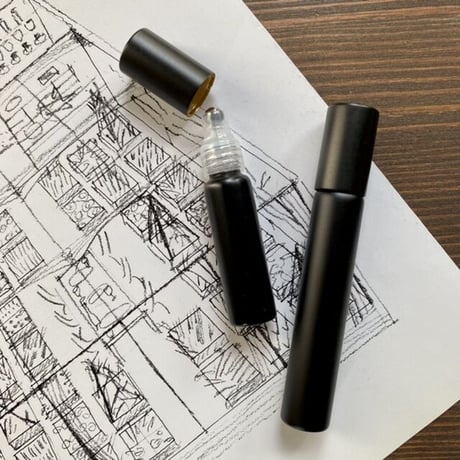 【クリックポスト対応】　５ml  ロールオンボトル　マットブラック　アルミキャップ付き　日本製【メンズ　香水　フレグランス　アロマ　ヒーリング　爪のケア】