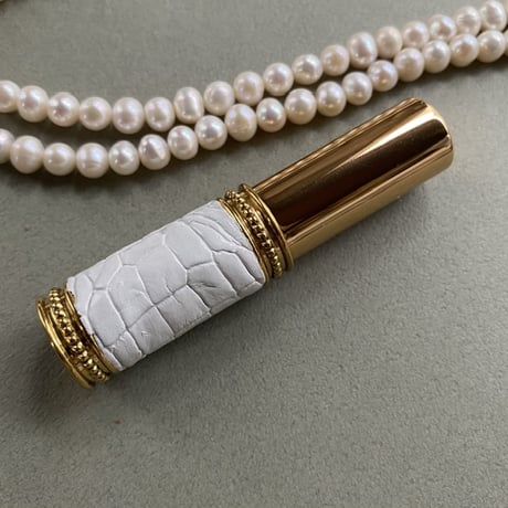 【クリックポスト対応】　クロコダイル革巻き　4ML メタルアトマイザー　ゴールド　PGDWH 02　日本製【メンズ　白　香水　フレグランス　人気　アロマ　ギフト　ワニ革】