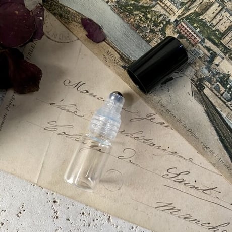 【クリックポスト対応】２.５ml ロールオンボトル　日本製（ブラックキャップ 33213）【メンズ　香水　フレグランス　アロマ　リフレッシュ　爪のケア】