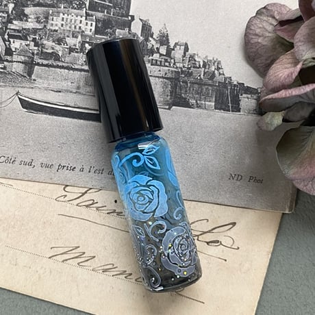 【クリックポスト対応】　４ml ラメバラ ロールオンボトル　ブルー　日本製 【香水　アロマ　フレグランス　香り　薔薇　ギフト】