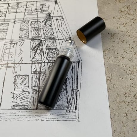 【クリックポスト対応】　５ml  ロールオンボトル　マットブラック　アルミキャップ付き　日本製【メンズ　香水　フレグランス　アロマ　ヒーリング　爪のケア】