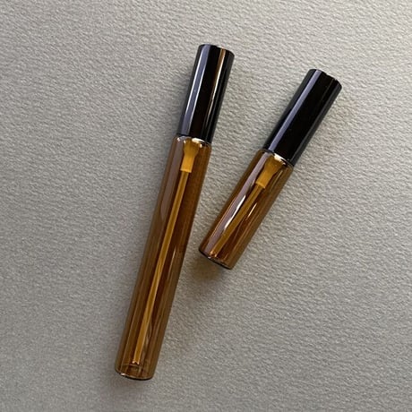 ＜10個入り＞５ml  遮光瓶アトマイザー　黒アルミキャップ／黒スプレーポンプ　日本製 【香水　フレグランス　アロマブレンド　調香レッスン　オリジナル　ワークショップ　小ロット】