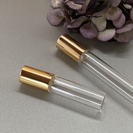 ＜10個より40/％OFF＞５ml ロールオンボトル　ゴールドキャップ　日本製　金冠【小ロット　業務用　調香　香水　アロマ　レッスン】