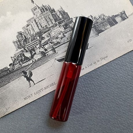 【クリックポスト対応】　５ml カラーアトマイザー　ダークレッド　黒プラスチックキャップ／黒スプレーポンプ　日本製 【香水　フレグランス　アロマ　ギフト】