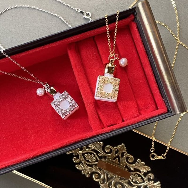 V6 Timeless Bijou ネックレスとオードパルファム香水のセット V6 Timeless Bijou ネックレスとオードパルファム香水のセット V6