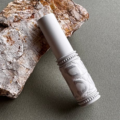 【クリックポスト対応】　クロコダイル革巻き　4ML メタルアトマイザー　マットホワイト　MWH05　日本製【メンズ　白　香水　フレグランス　アロマ　お返し　ギフト　ラッピング無料】