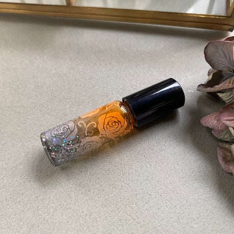 【クリックポスト対応】　４ml ラメバラ ロールオンボトル　オレンジ　日本製 【香水　アロマ　フレグランス　香り　薔薇　ギフト】