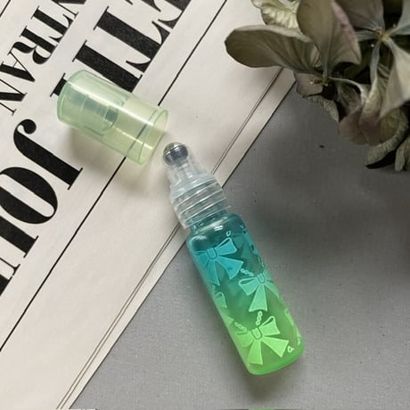 【クリックポスト対応】　４ml リボン柄 ロールオンボトル　YBY 日本製
