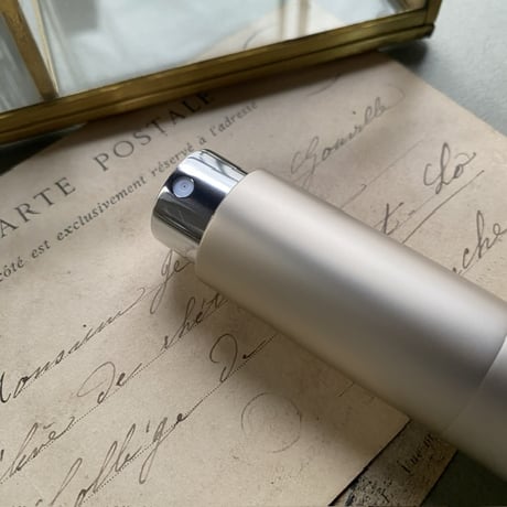 【クリックポスト対応】８ml ツイストアトマイザー　シャンパンゴールド【キャップレス　メンズ　香水　アロマ　フレグランス　消臭　お返し　サブスク】