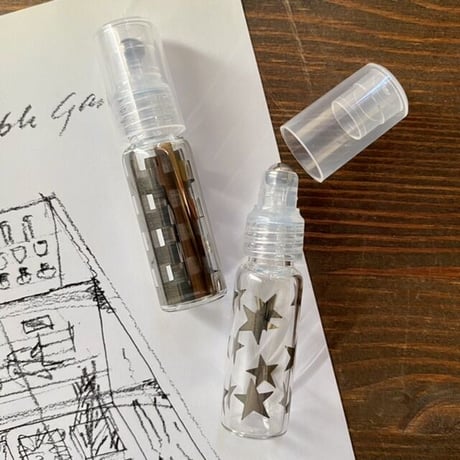 【クリックポスト対応】４ml ホシ・チェックプラチナ　ロールオンボトル（48229/48228）日本製【メンズ　香水　コロコロ　フレグランス　アロマ　除菌　肩こり】