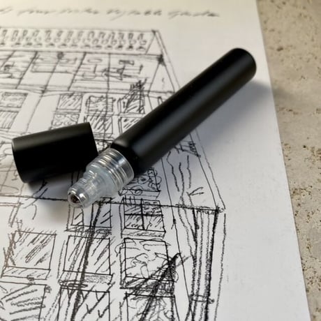 ＜10個より/35%OFF＞８ml  ロールオンボトル　マットブラック　アルミキャップ付き　日本製【小ロット　メンズ　香水　フレグランス　アロマ　卸】