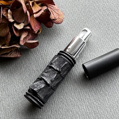 【クリックポスト対応】　ワニ革巻き　５MLメタルアトマイザー　ブラックカイマン 　MBK5ML 17　日本製【人気　メンズ　香水　フレグランス　アロマ　お返し　ギフト　再入荷】