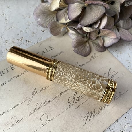 【クリックポスト対応】　カイマン革巻き　5ML メタルアトマイザー　ピカゴールド　BG05　日本製【人気　ベージュ　香水　フレグランス　アロマ　お返し　ギフト】