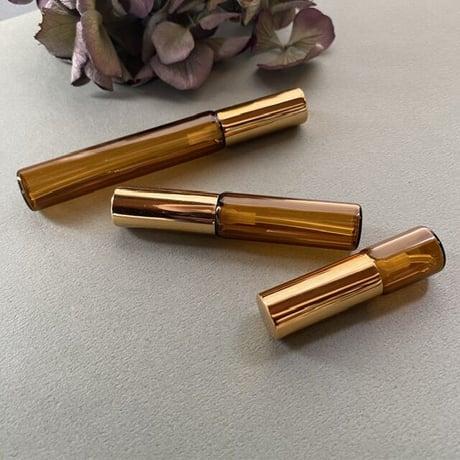 ＜10個以上45%OFF＞８ml 遮光瓶アトマイザー　ゴールドアルミキャップ／黒スプレーポンプ　日本製 【小ロット　香水　フレグランス　アロマ　調香　レッスン　ワークショップ】