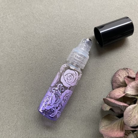 【クリックポスト対応】　４ml ラメバラ ロールオンボトル　パープル　日本製 【香水　アロマ　フレグランス　香り　薔薇　ギフト】