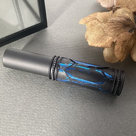 【クリックポスト対応】　パイソン革巻き　5ML メタルアトマイザー　MBKMBL11   日本製【再入荷　メンズ　香水　フレグランス　人気　アロマ　ギフト　キラキラ　お返し】