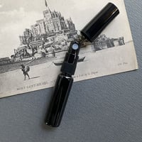 【クリックポスト対応】　５ml カラーアトマイザー　ブラック　黒プラスチックキャップ／黒スプレーポンプ　日本製 【香水　フレグランス　アロマ　ギフト】
