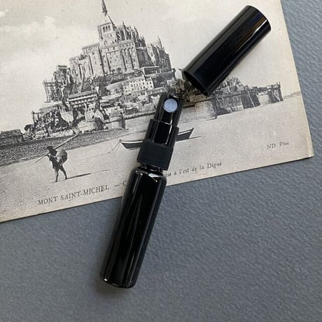 【クリックポスト対応】　５ml カラーアトマイザー　ブラック　黒プラスチックキャップ／黒スプレーポンプ　日本製 【香水　フレグランス　アロマ　ギフト】
