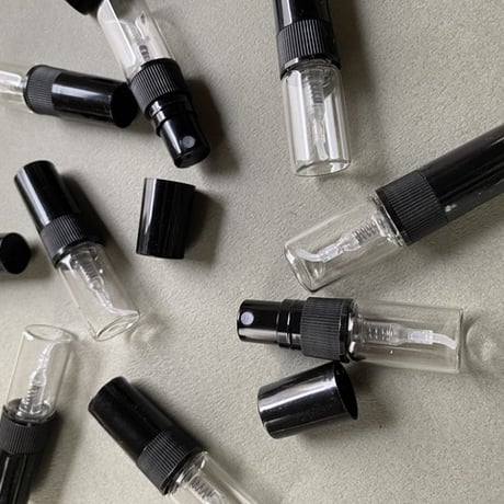 ＜500個＞２ML キャップ付きガラスアトマイザー 10個入り　黒色/スクリュー式【香水サンプル　香水サブスク　小分け　フレグランス　アロマ　小ロット】