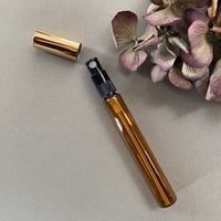 ＜10個以上45%OFF＞１０ml ロング　 遮光瓶アトマイザー　ゴールドアルミキャップ／黒スプレーポンプ　日本製 【小ロット　香水　フレグランス　アロマ 　調香　レッスン　ワークショップ】