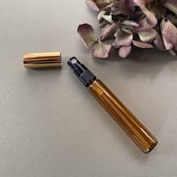 ＜10個以上45%OFF＞８ml 遮光瓶アトマイザー　ゴールドアルミキャップ／黒スプレーポンプ　日本製 【小ロット　香水　フレグランス　アロマ　調香　レッスン　ワークショップ】