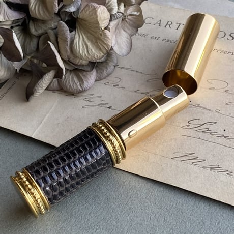 【クリックポスト対応】　リザード革巻き　4ML メタルアトマイザー　ゴールド 24 日本製【メンズ　香水　フレグランス　アロマ　人気　再入荷　復活】