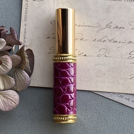 【クリックポスト対応】　クロコダイル革巻き　5ML メタルアトマイザー　ピカゴールド　PGD-CHEPK03　日本製【ピンク　香水　フレグランス　人気　アロマ　お返し　ギフト】